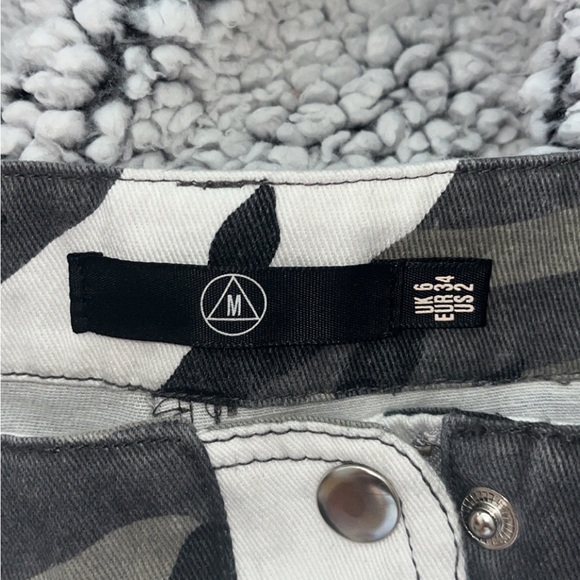 Misguided Camo Cargo Pants - Picture 3 of 4